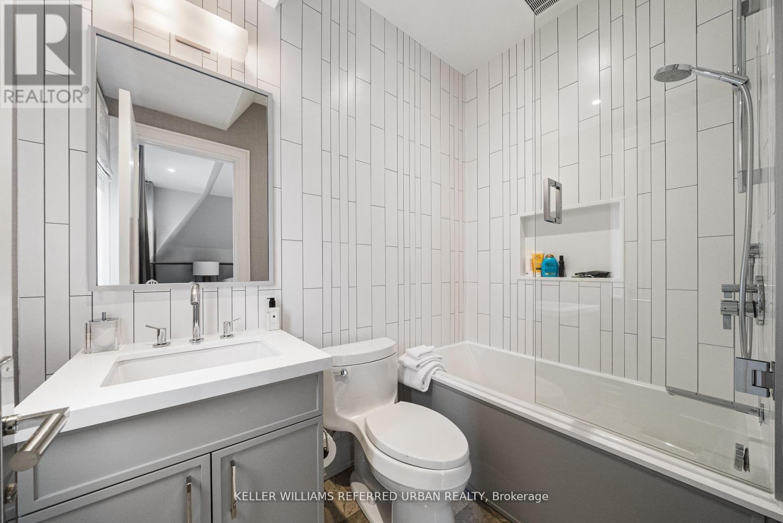 130 B FARNHAM AVENUE - 36