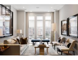 Foyer - 130 B Farnham Avenue, Toronto, ON M4V1H4 Photo 9