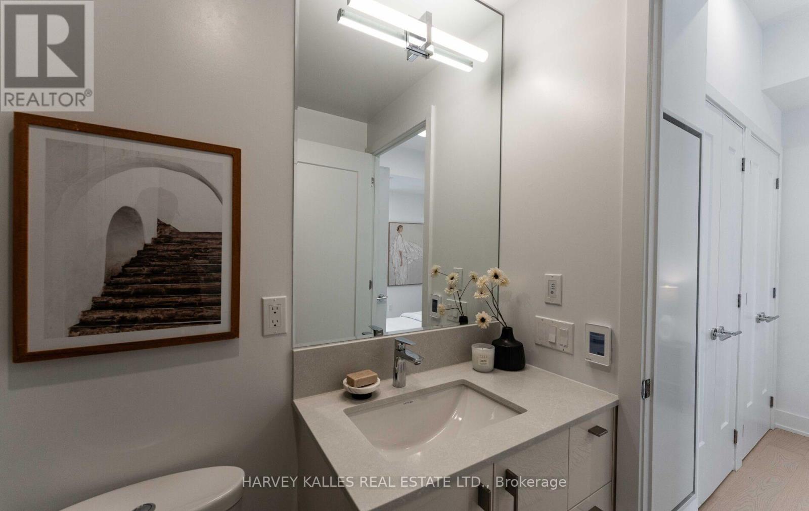 #LPH2 8 MANOR ROAD W - 25