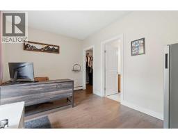 305, 532 5 Avenue NE - photo 16
