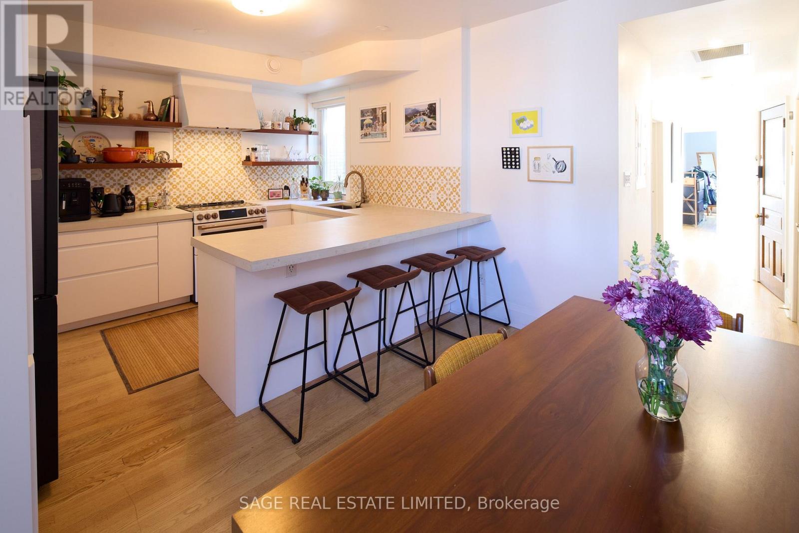 Photo of 1158 College Street