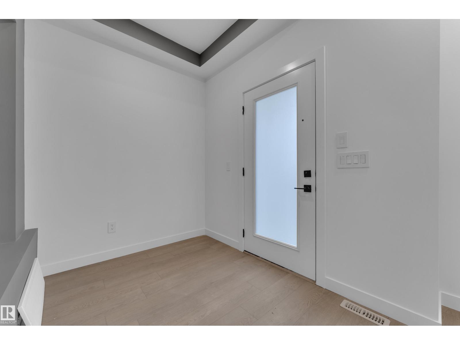 265 Falcon CR, Woodbend, Leduc photo 3