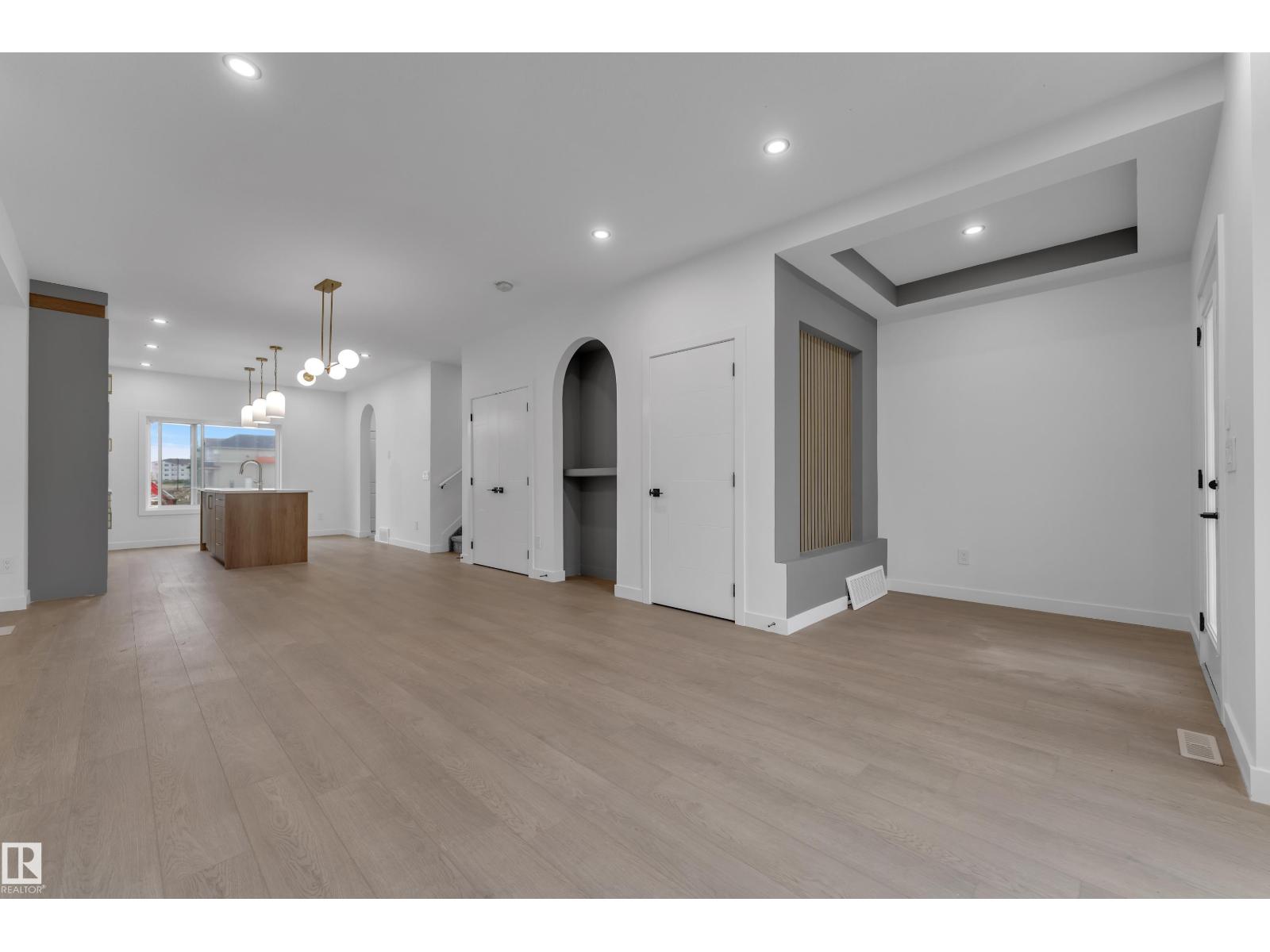 265 Falcon CR, Woodbend, Leduc photo 4
