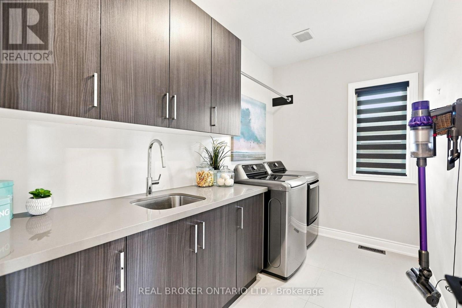 24 CEMETERY ROAD - Image 42