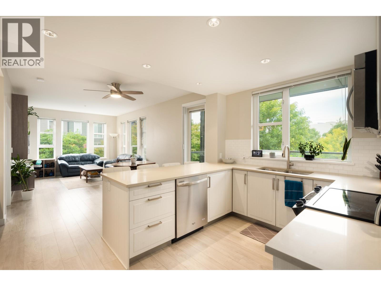 211 550 SEABORNE PLACE, Port Coquitlam