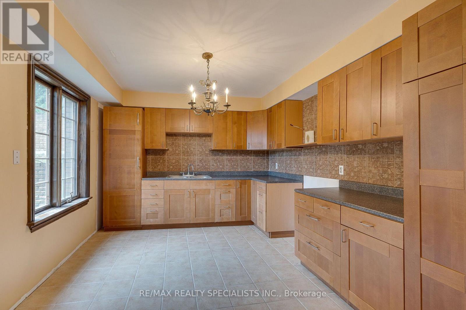11 PRINCE ANDREW DRIVE - Image 37