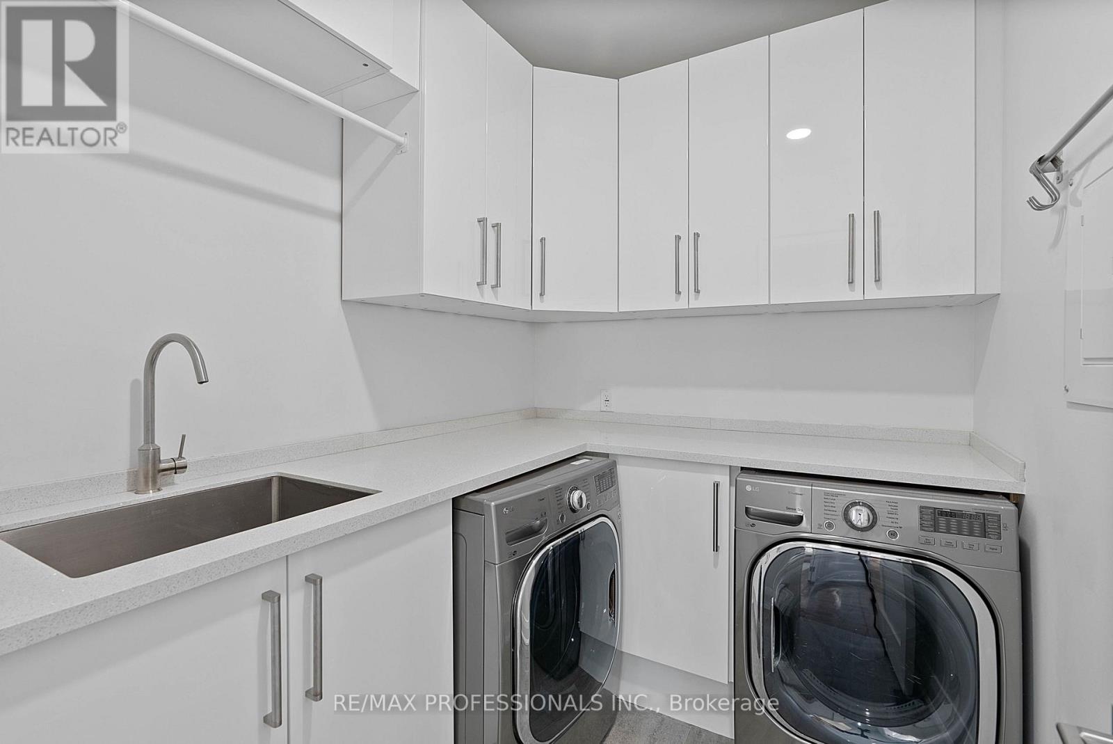146 THOMPSON AVENUE - Image 34