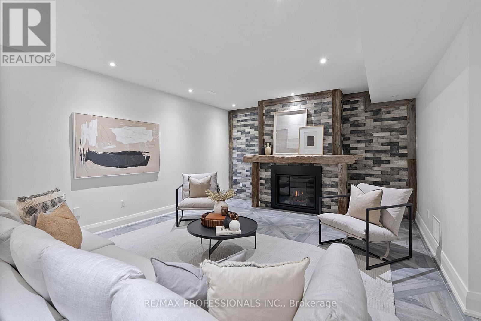 146 THOMPSON AVENUE - Image 37