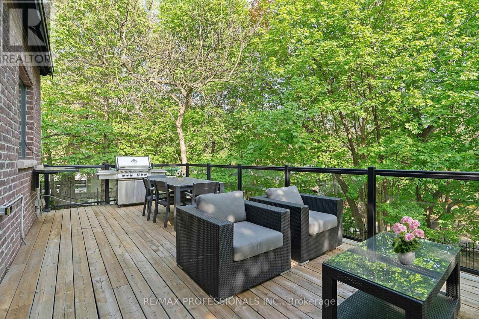 146 THOMPSON AVENUE - Image 41