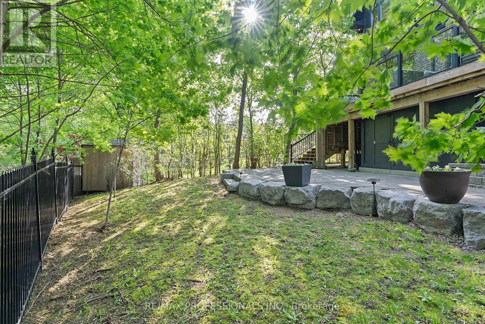 146 THOMPSON AVENUE - Image 44