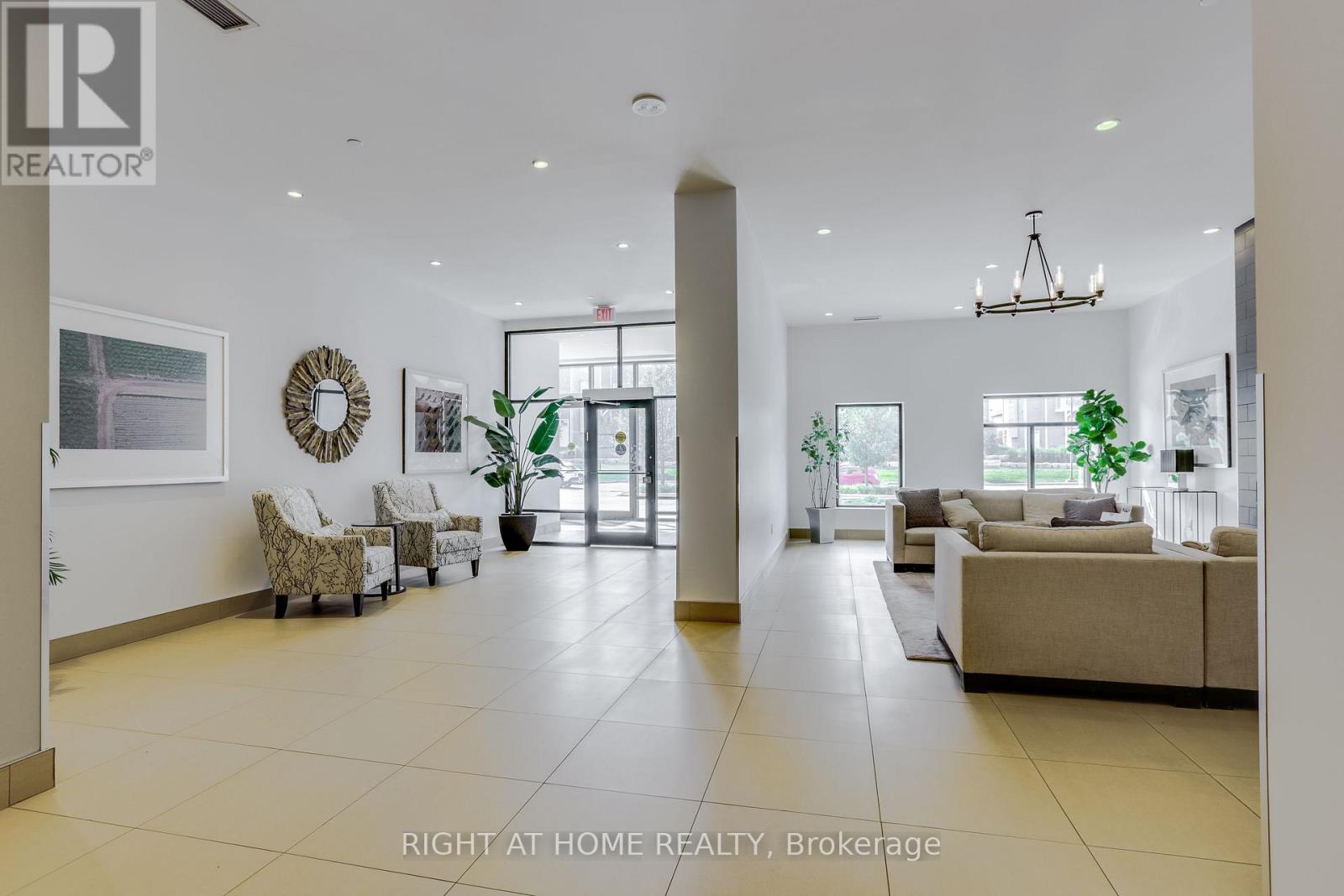 212 - 240 VILLAGEWALK BOULEVARD, London North (North R) — photo 2