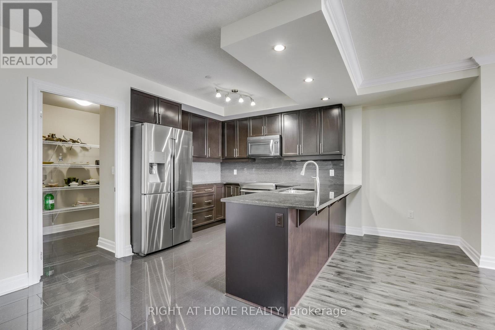 212 - 240 VILLAGEWALK BOULEVARD, London North (North R) — photo 5
