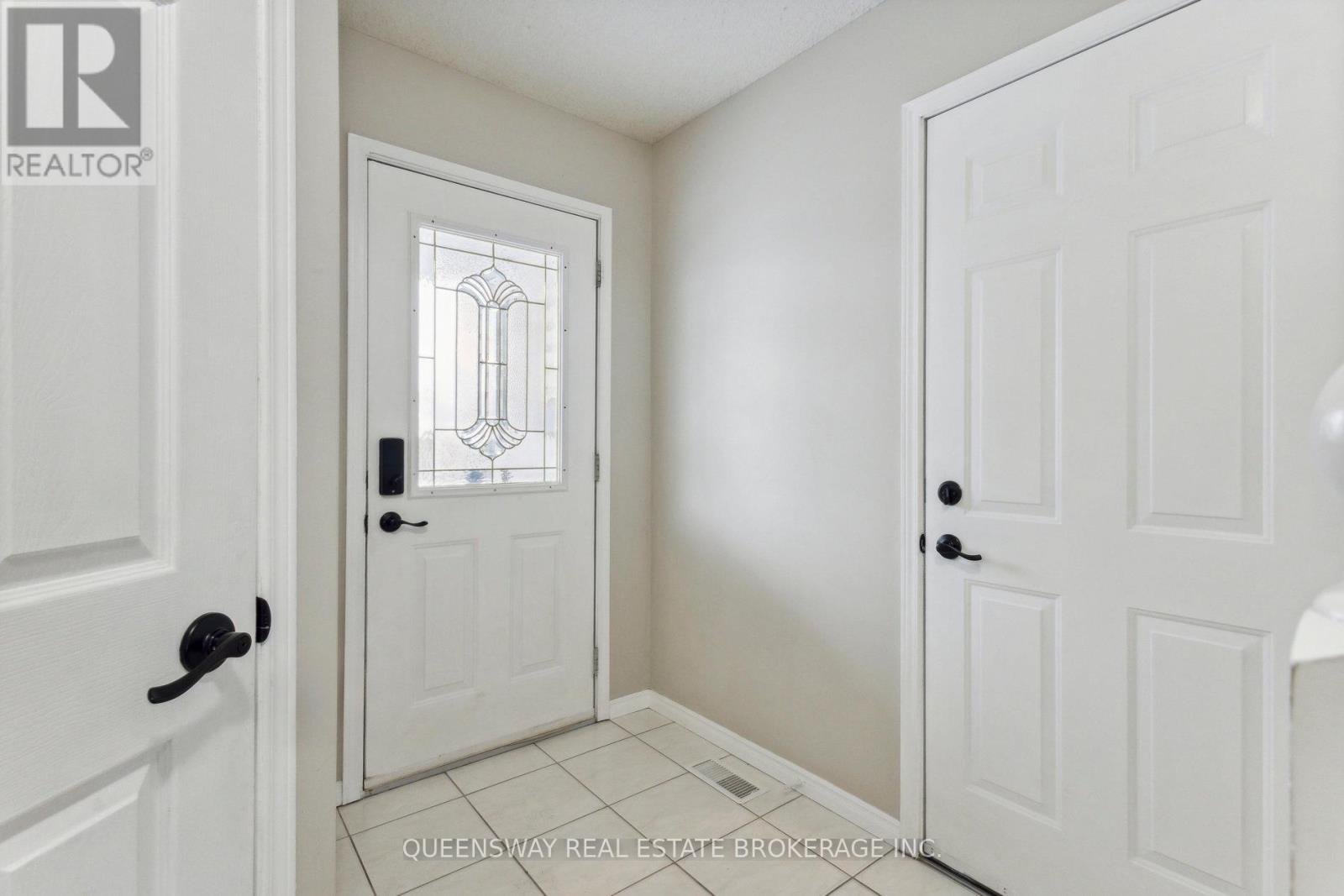 147 CRAWFORD CRESCENT, Cambridge — photo 5