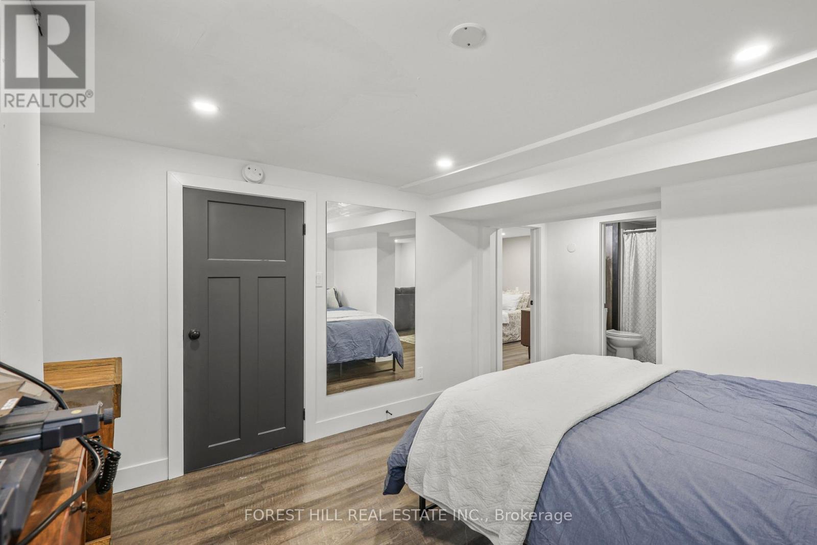 203 MERLIN CRESCENT - 33