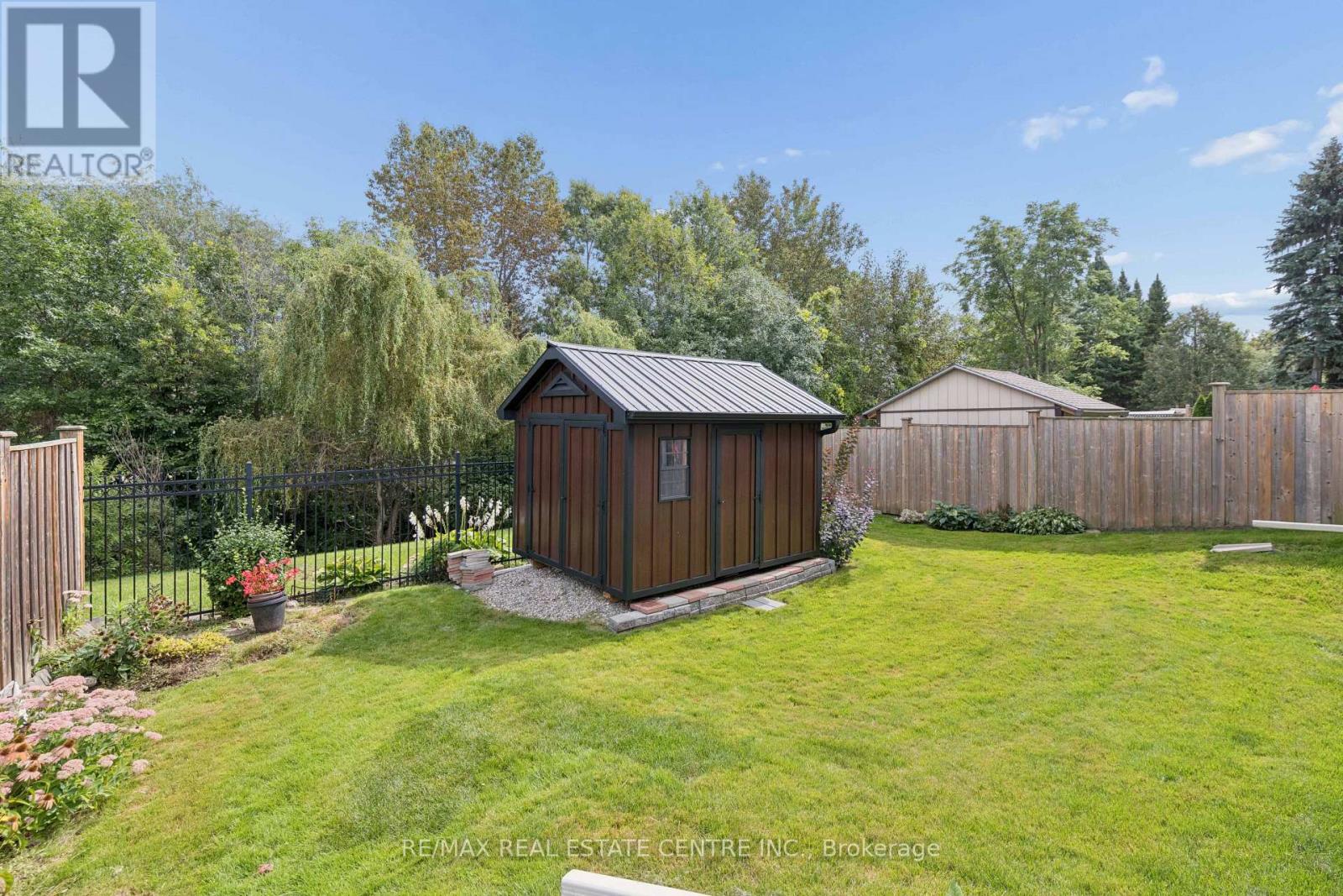 184 WESTHEIGHTS DRIVE - 23