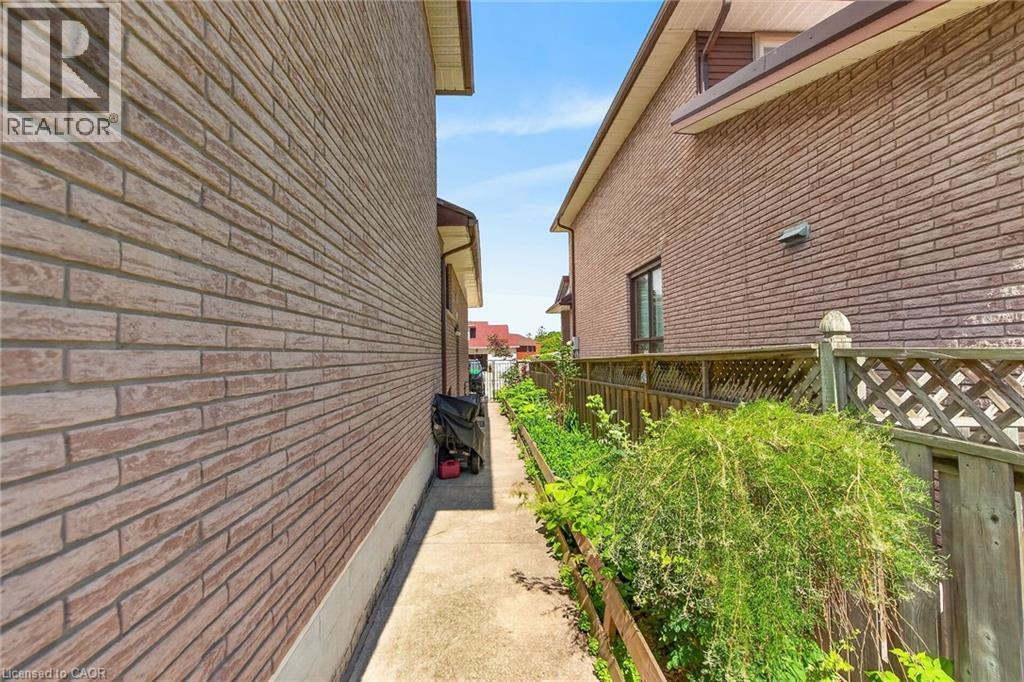 15 ELLEN Avenue - 50