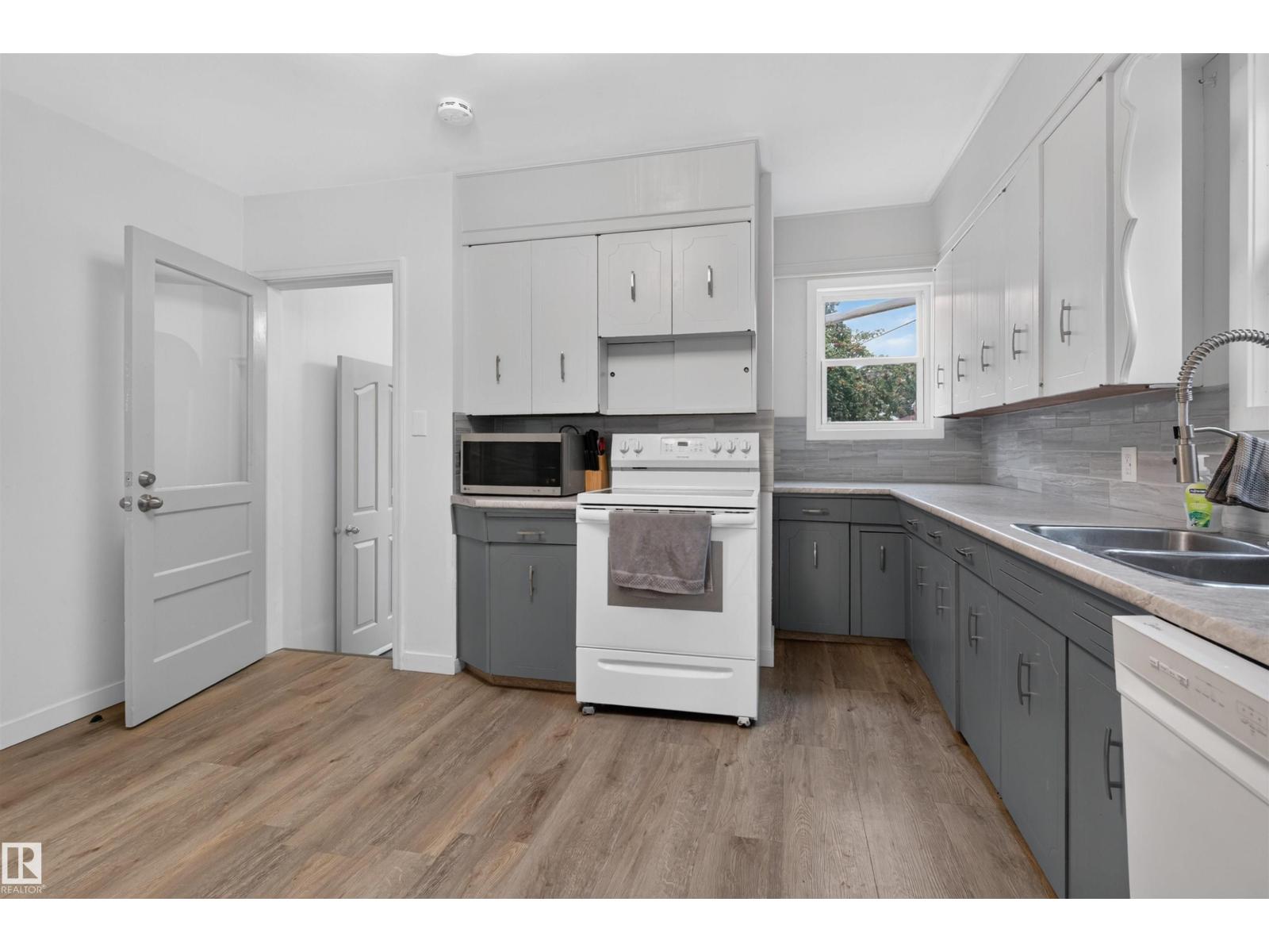11431 88 ST NW - 14