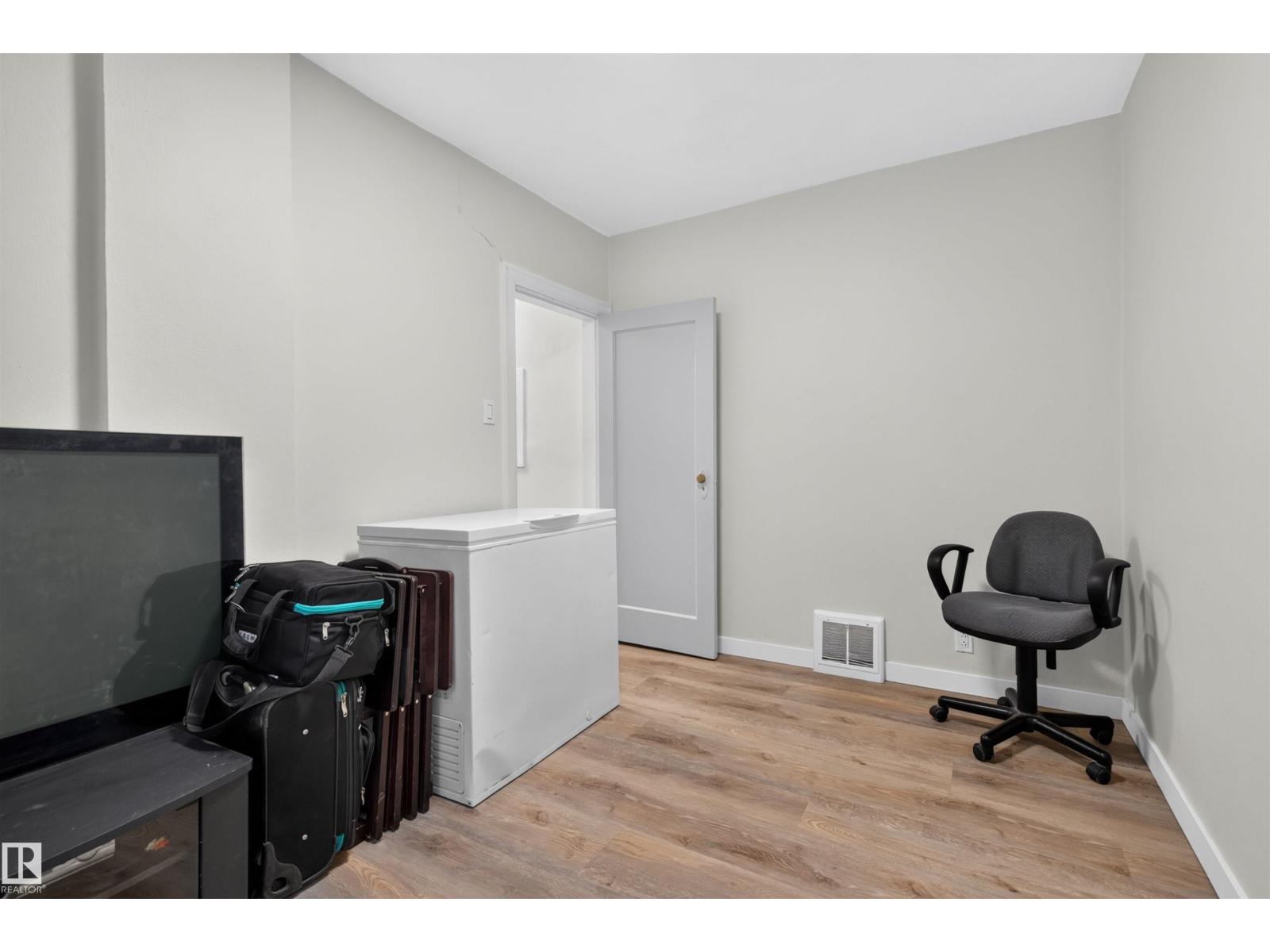 11431 88 ST NW - 21