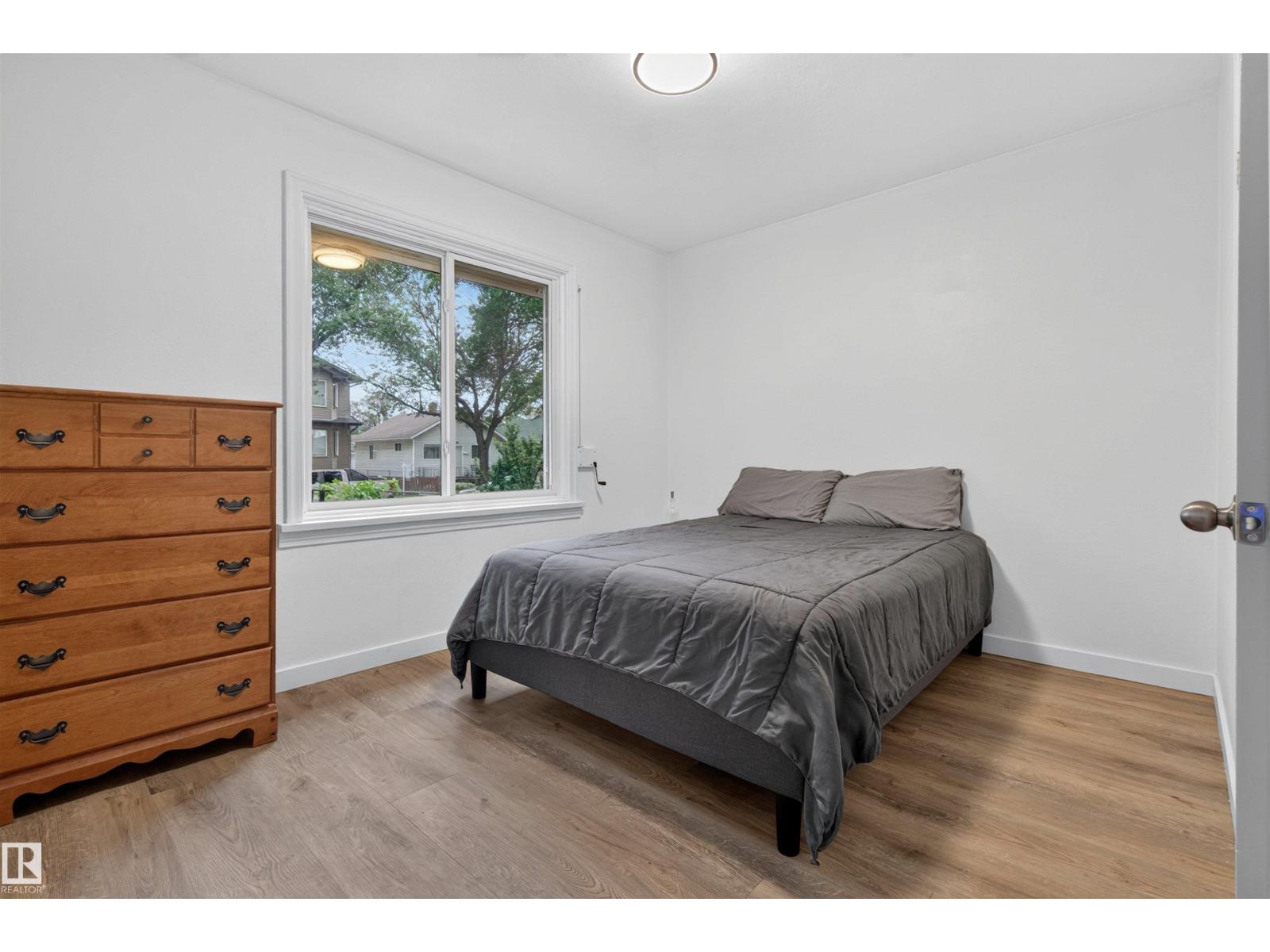 11431 88 ST NW - 9