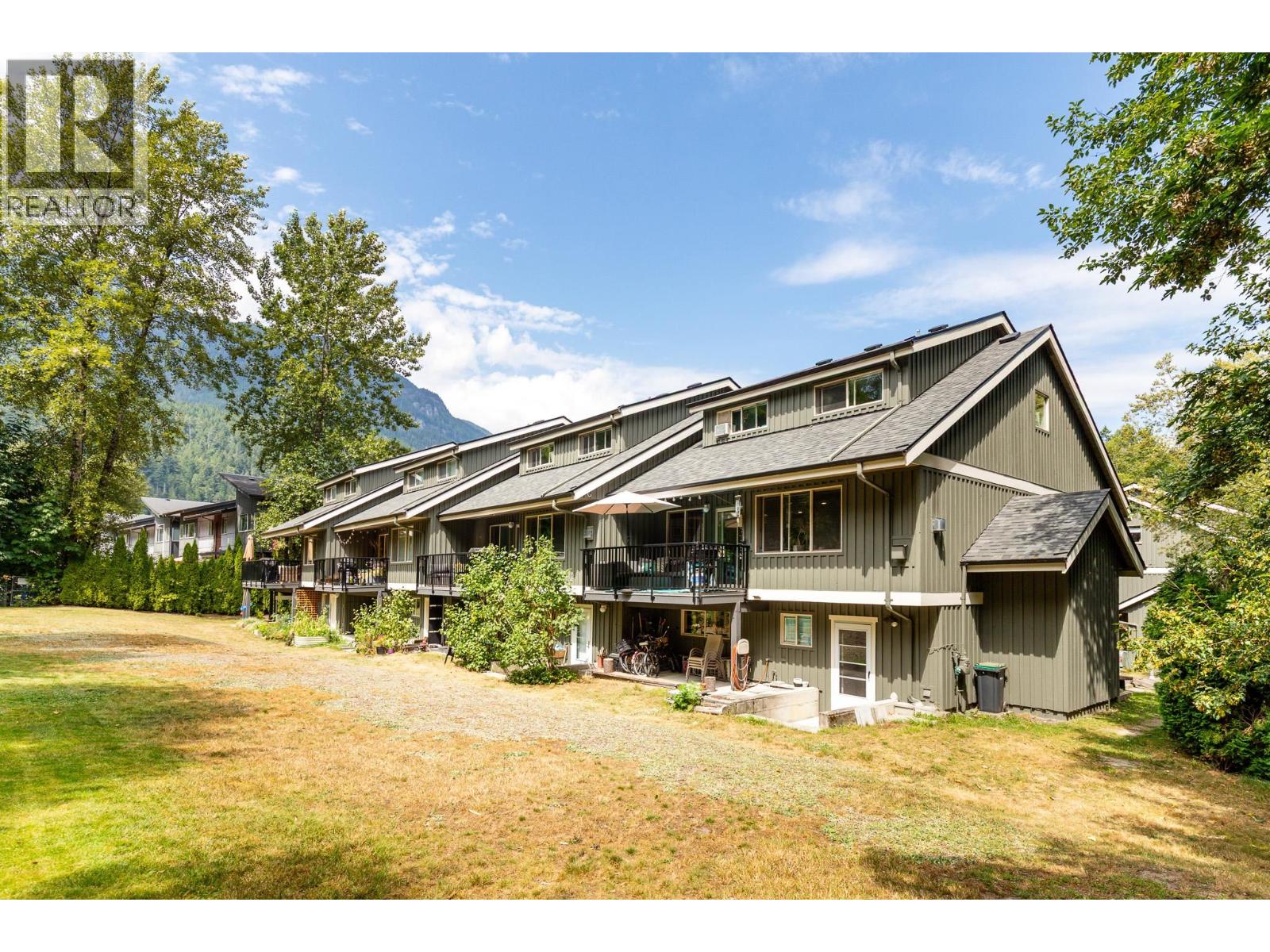 6 1158 CARMEL PLACE, Squamish — photo 2