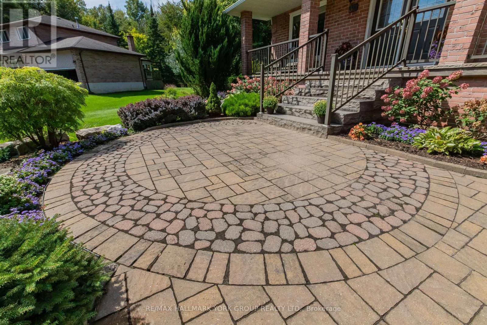 34 AMBERGLEN COURT, East Gwillimbury (Holland Landing) — photo 6