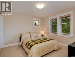2286 Hazelton Pl, Saanich, BC V8N5C3 Photo 16