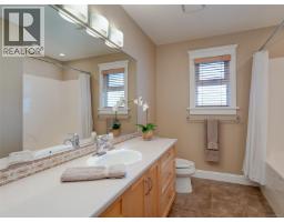 2286 Hazelton Pl, Saanich, BC V8N5C3 Photo 17