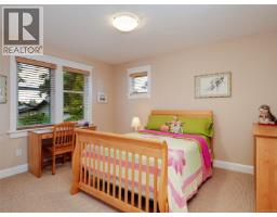 2286 Hazelton Pl, Saanich, BC V8N5C3 Photo 18