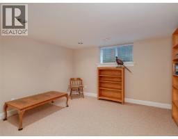 2286 Hazelton Pl, Saanich, BC V8N5C3 Photo 20