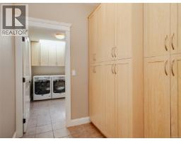 2286 Hazelton Pl, Saanich, BC V8N5C3 Photo 23