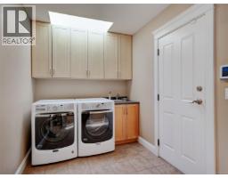 2286 Hazelton Pl, Saanich, BC V8N5C3 Photo 24