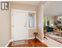 2286 Hazelton Pl, Saanich, BC V8N5C3 Photo 25
