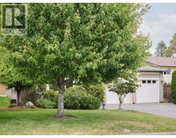 2286 Hazelton Pl, Saanich, BC V8N5C3 Photo 32