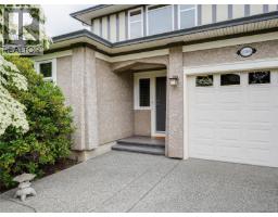 2286 Hazelton Pl, Saanich, BC V8N5C3 Photo 33