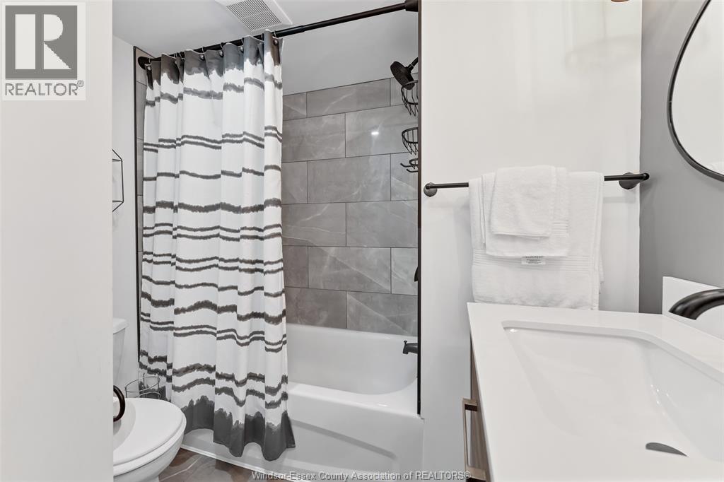 3 ROBIN CRESCENT - 16