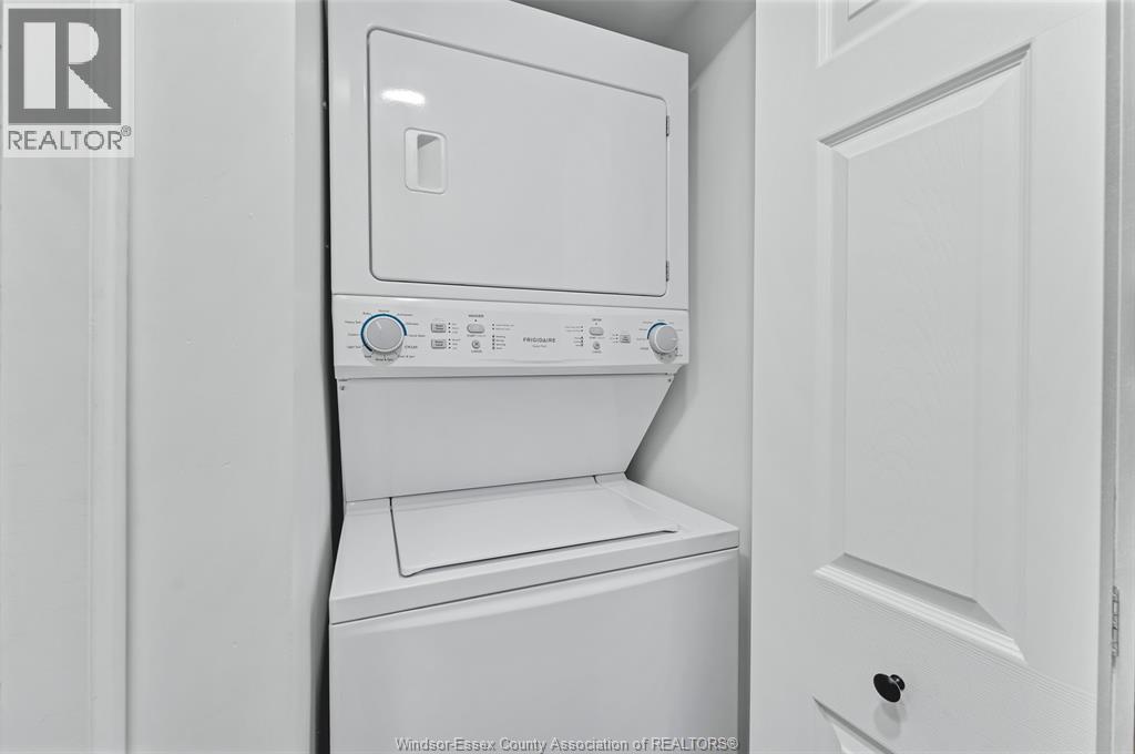 3 ROBIN CRESCENT - 17