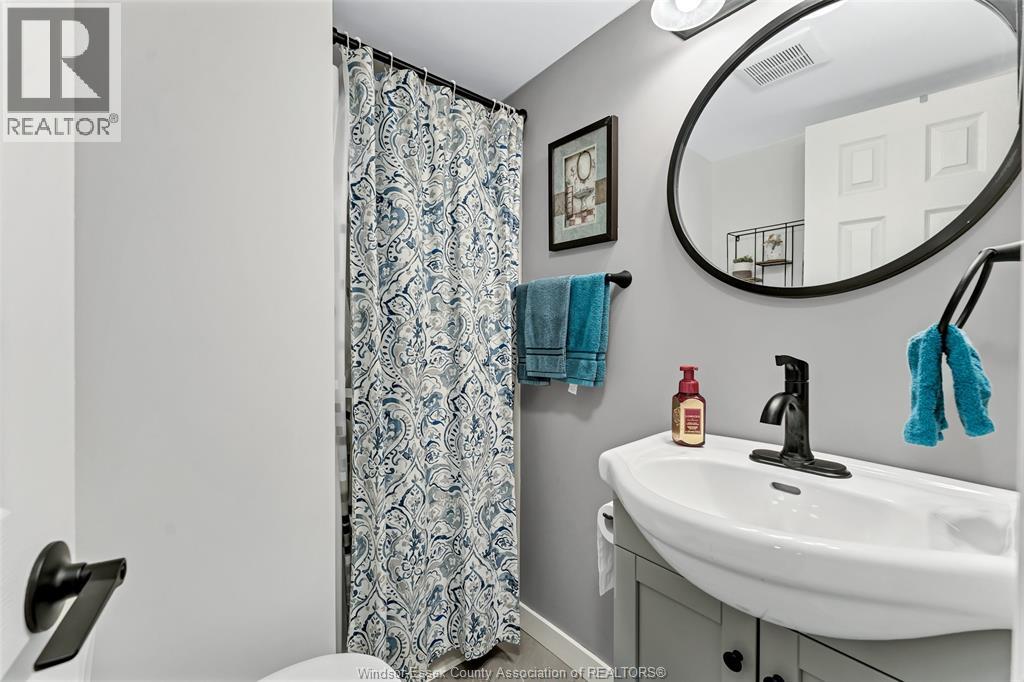 3 ROBIN CRESCENT - 19
