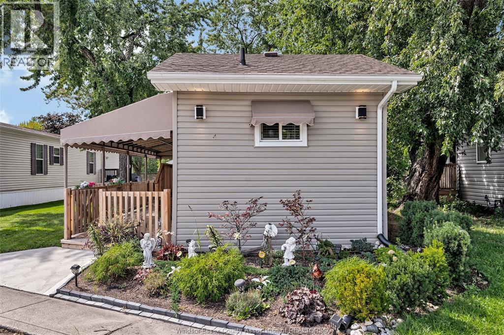 3 ROBIN CRESCENT - 2