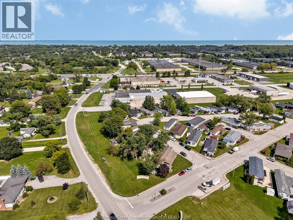 3 ROBIN CRESCENT - 31