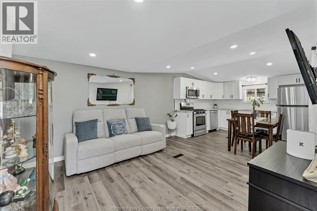 3 ROBIN CRESCENT - 5
