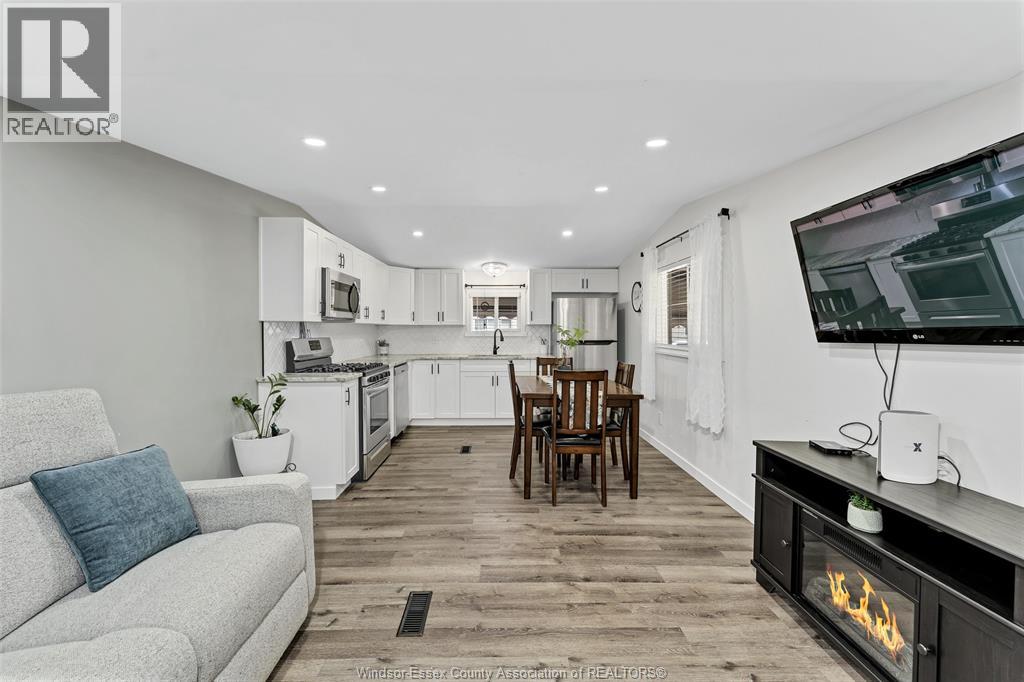 3 ROBIN CRESCENT - 8