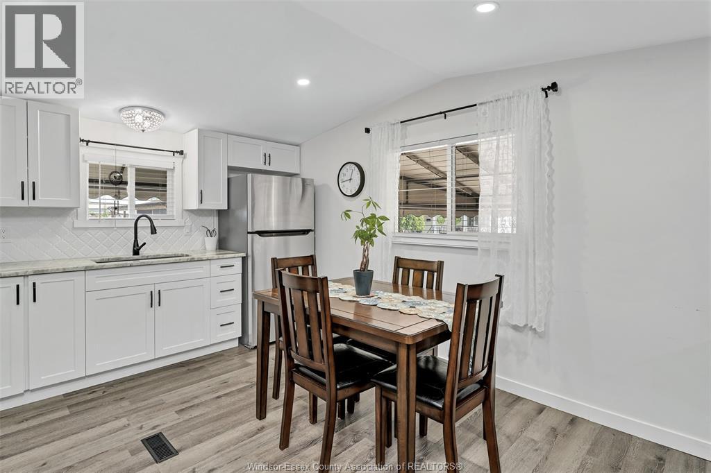 3 ROBIN CRESCENT, Lakeshore — photo 9