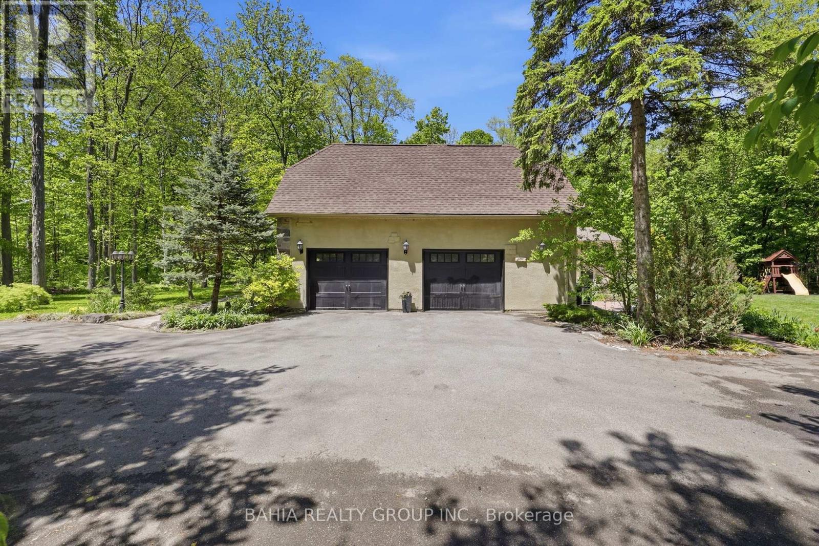 8663 Wood Close, Milton — photo 6