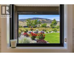 Dining nook - 325 Rue Cheval Noir, Kamloops, BC V1S0G2 Photo 17