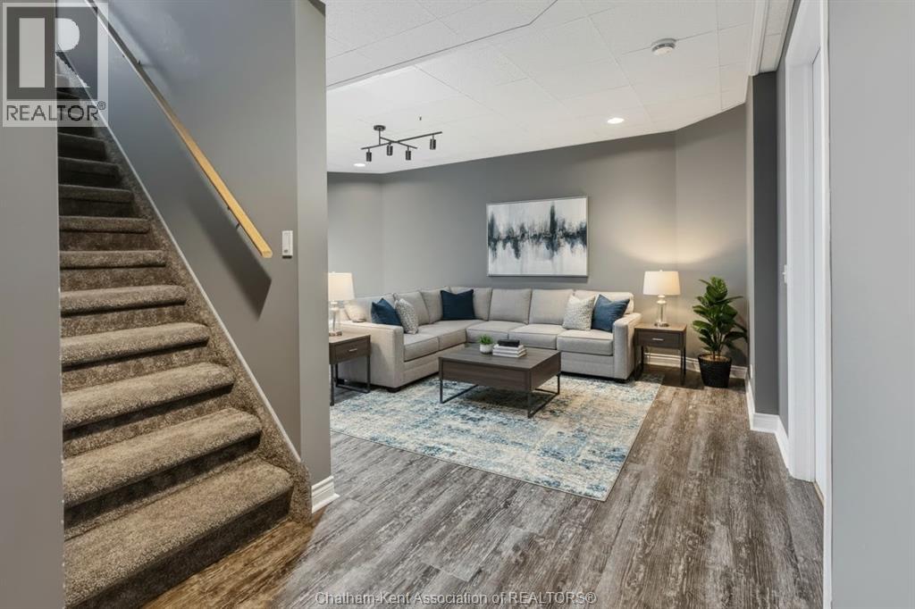 1951 Brigden ROAD - 34