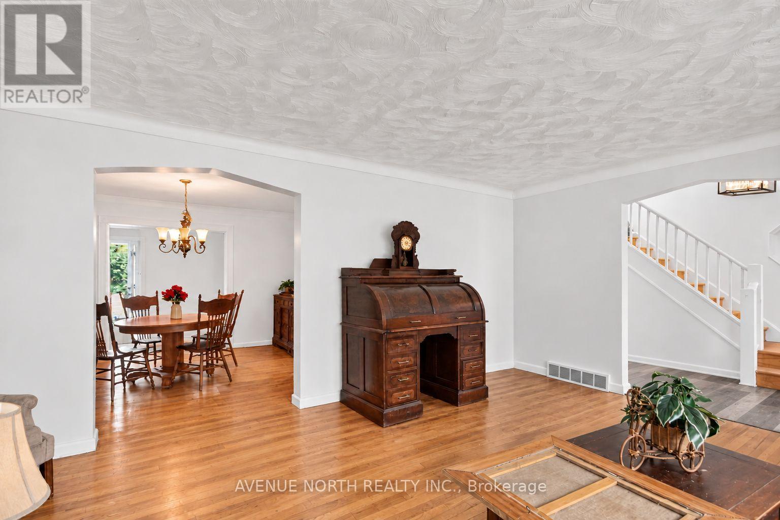 869 CHAPMAN BOULEVARD - 6