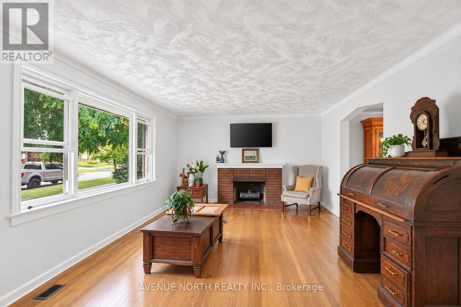 869 CHAPMAN BOULEVARD - 8
