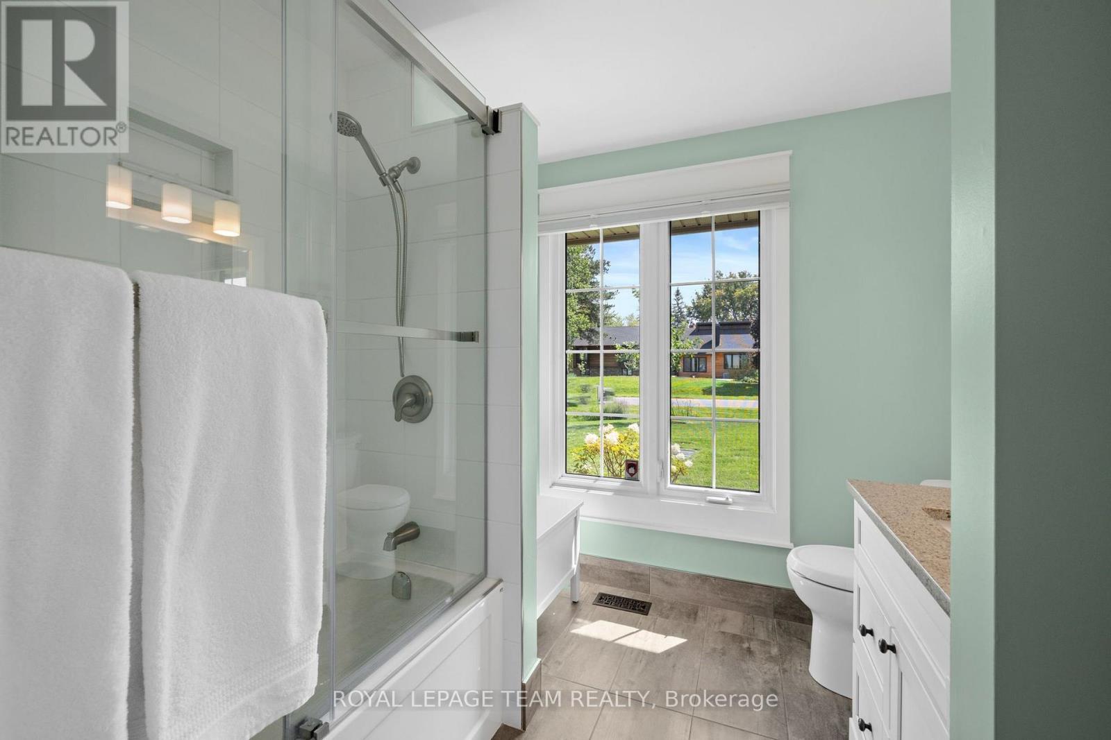 1279 FAIRWAY DRIVE - 21