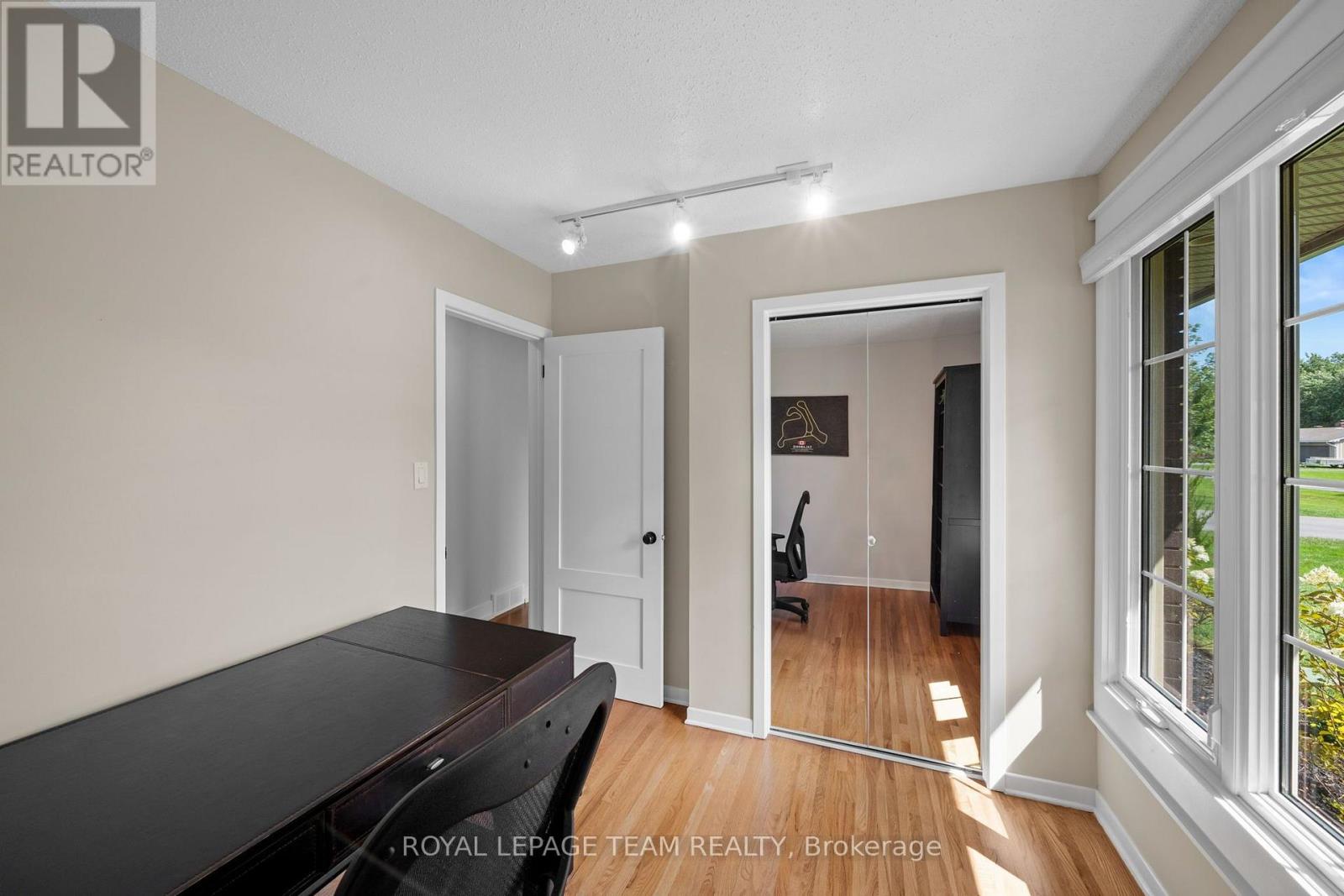 4 Bed, 2 Bath House for Sale in Ottawa – 1279 FAIRWAY DRIVE, Ottawa – MLS# X13761330 - Image 24