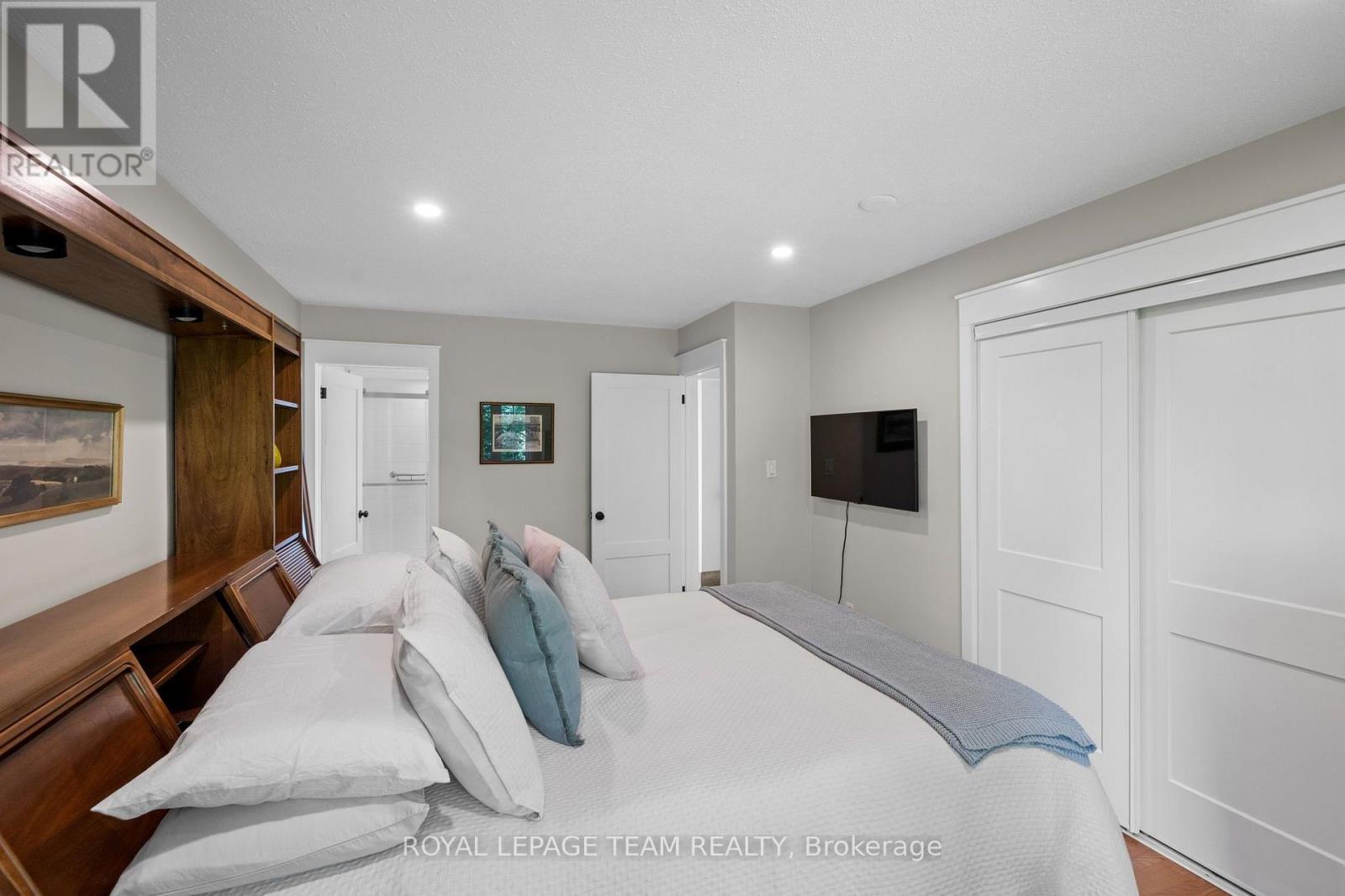 4 Bed, 2 Bath House for Sale in Ottawa – 1279 FAIRWAY DRIVE, Ottawa – MLS# X13761330 - Image 26